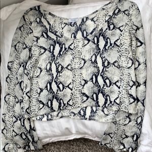 Snakeskin too with wide sleeves